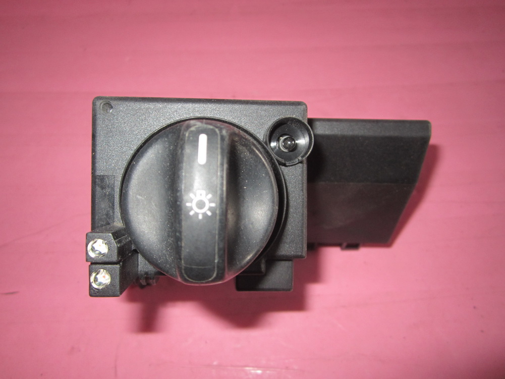 Mercedes BENZ E320 CLK320 C208 W210 Headlight Switch Module w/fuses